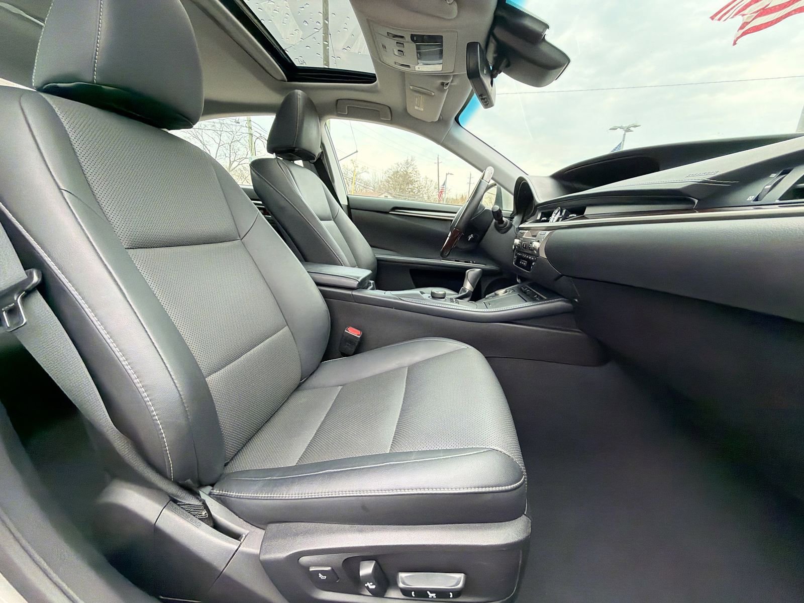 Used 2018 Lexus ES 350 w/ Premier Package image 27