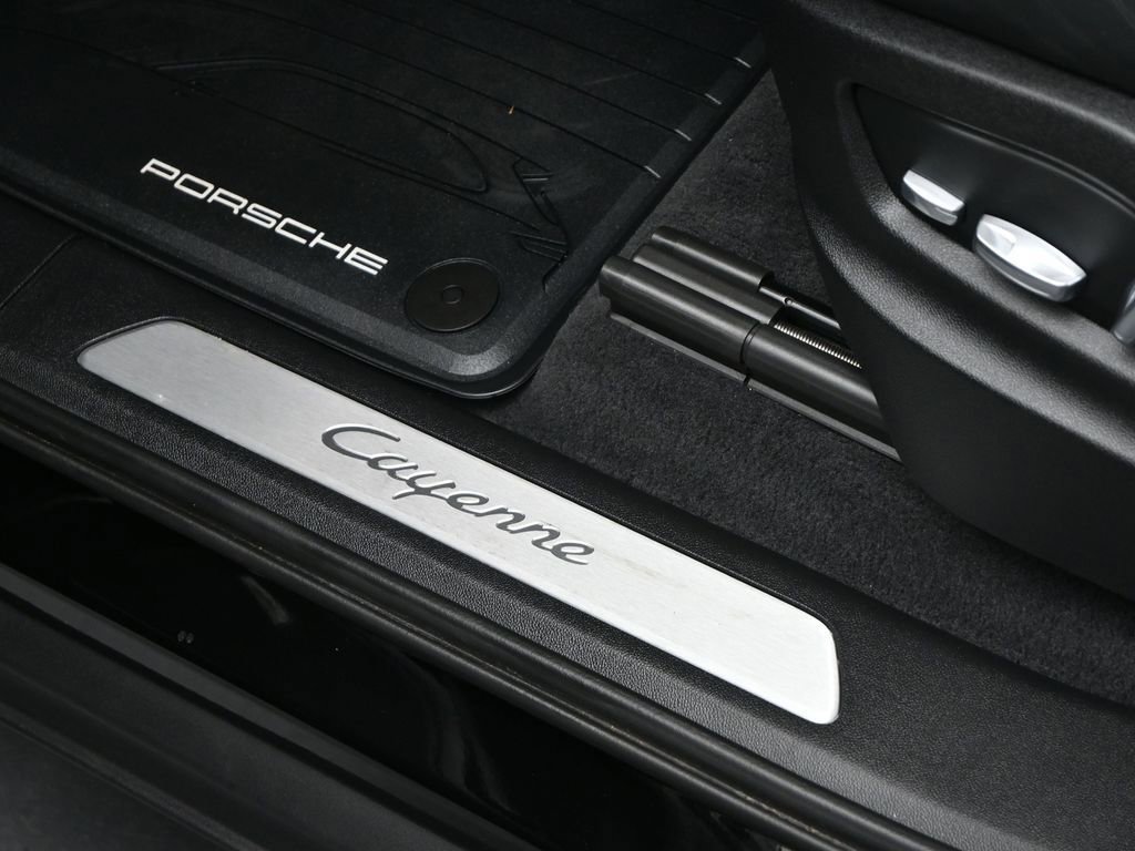 Used 2021 Porsche Cayenne image 13