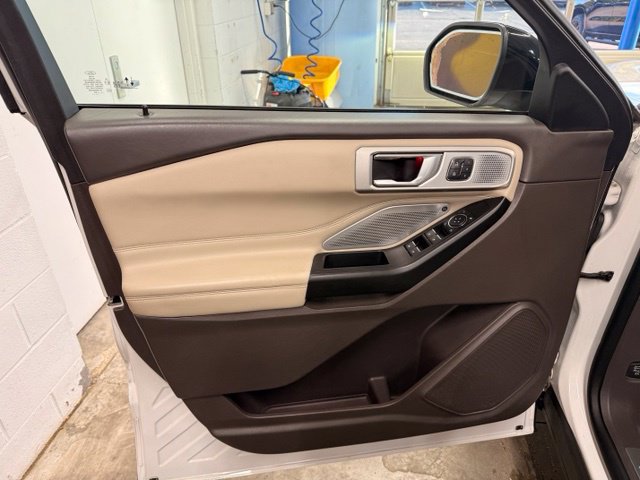 Used 2020 Ford Explorer Platinum w/ Premium Technology Package AWD/4WD image 9