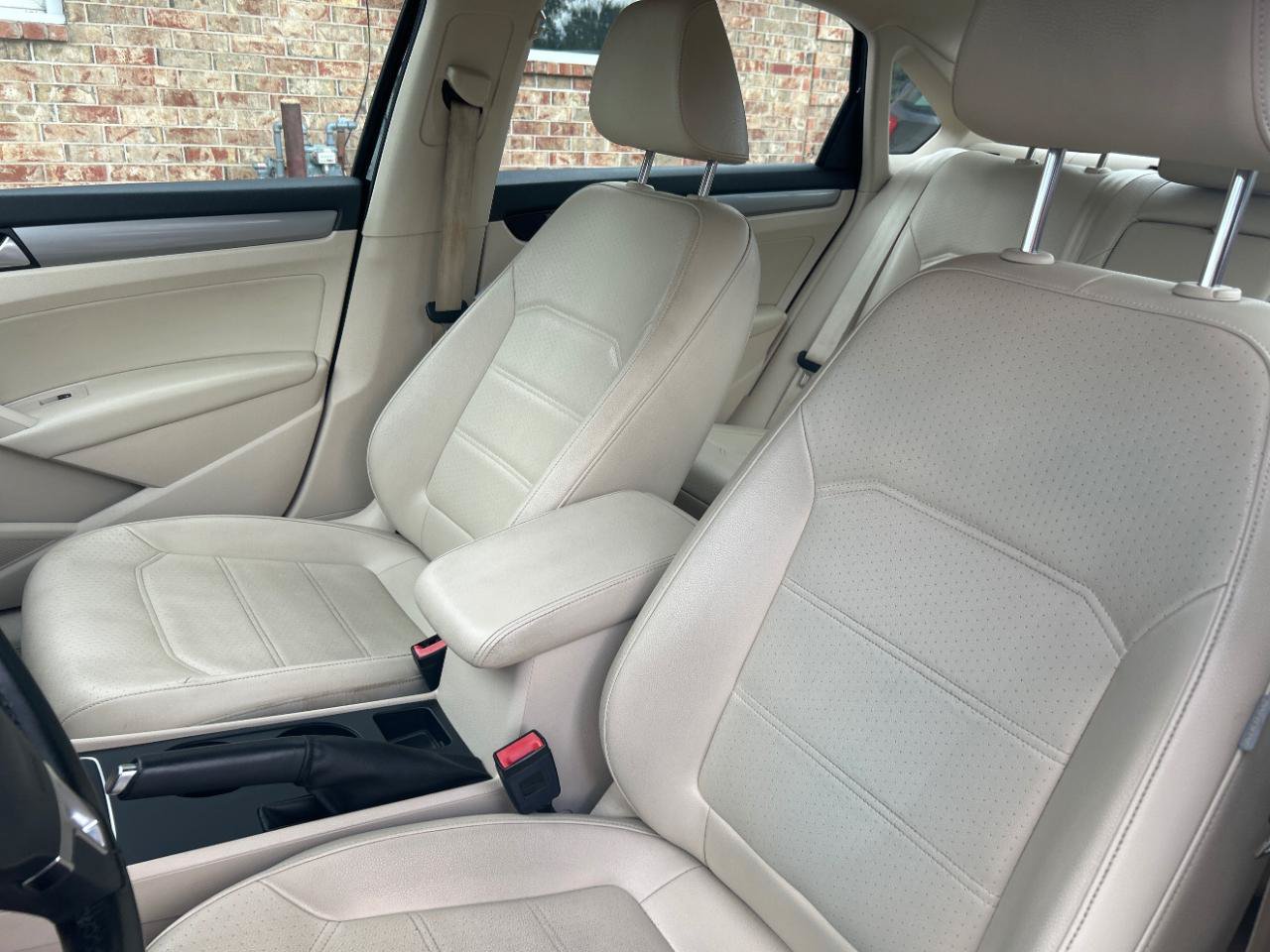 Used 2015 Volkswagen Passat 1.8T Limited Edition FWD image 19