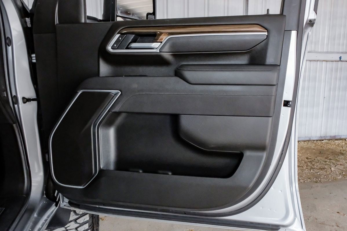 Used 2025 Chevrolet Silverado 2500 LT w/ Convenience Package image 46