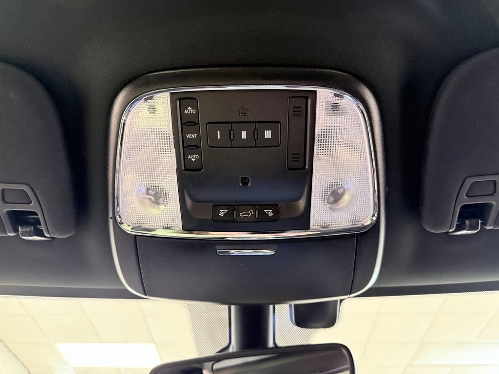 Used 2019 Jeep Grand Cherokee Altitude AWD/4WD image 51