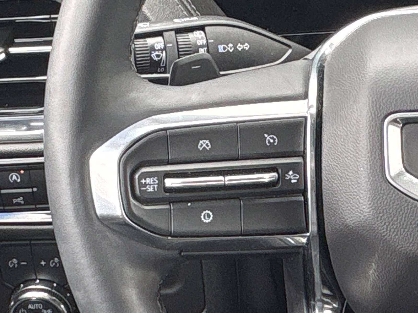 Used 2025 GMC Yukon Denali w/ Sun & Power Step Package AWD/4WD image 34