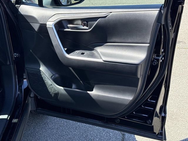 Used 2021 Toyota RAV4 XLE Premium image 8