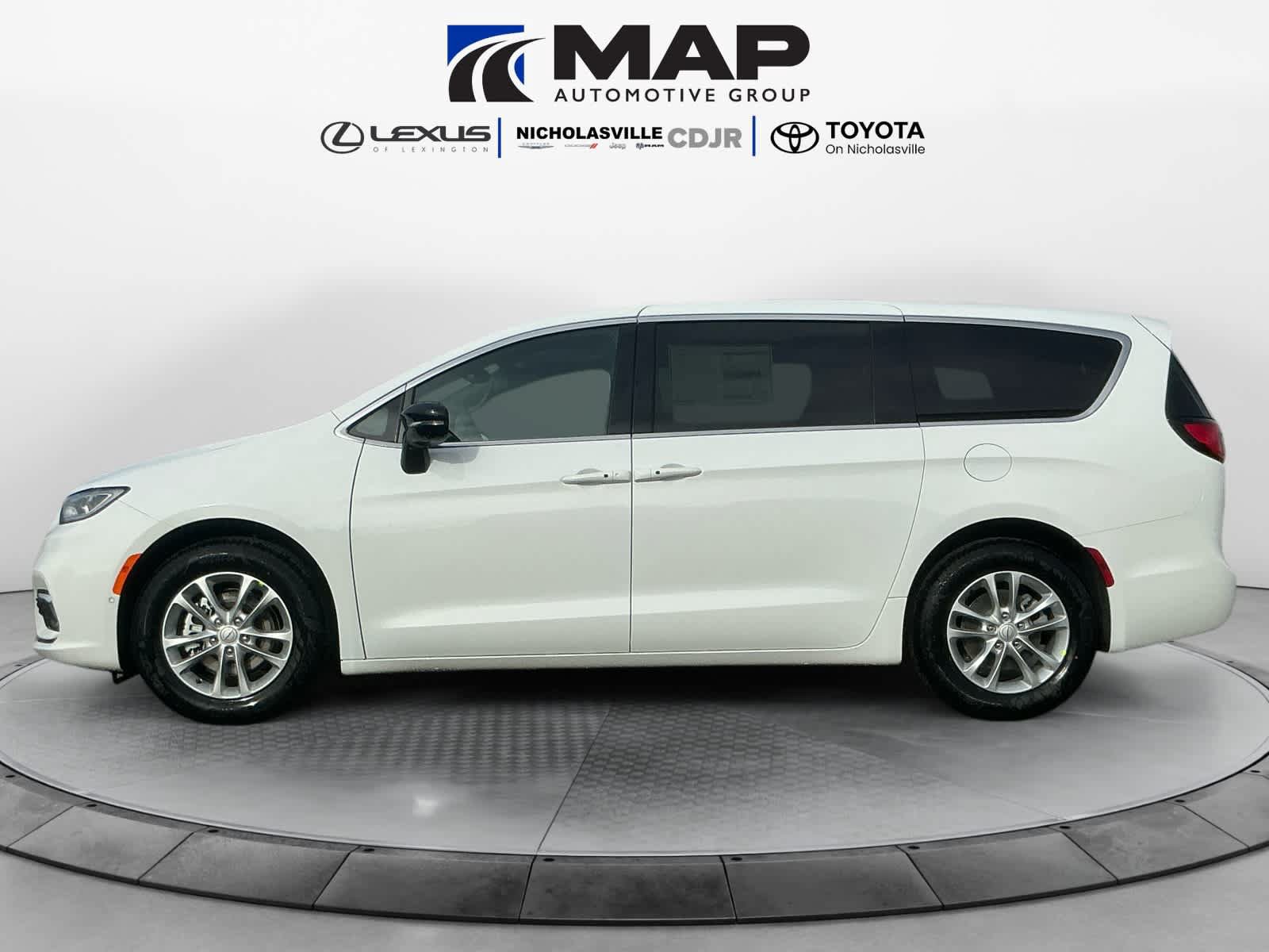 New 2026 Chrysler Pacifica Select FWD image 3
