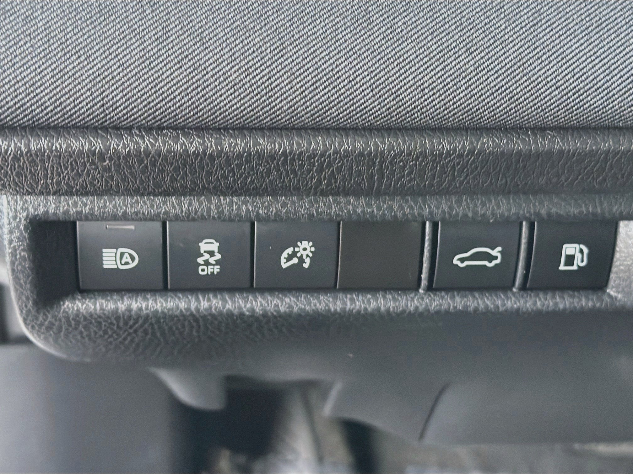 Used 2025 Toyota Camry LE FWD image 16