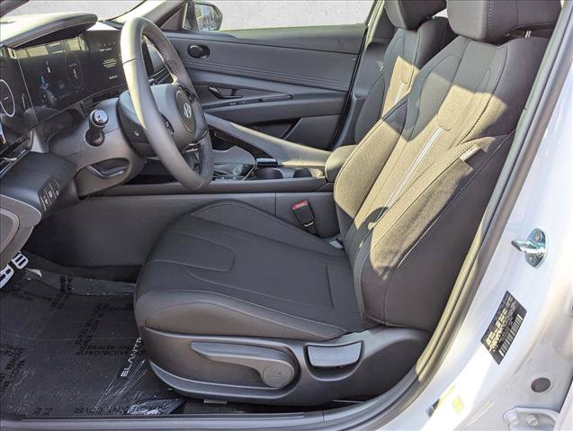 Used 2025 Hyundai Elantra SEL FWD image 4