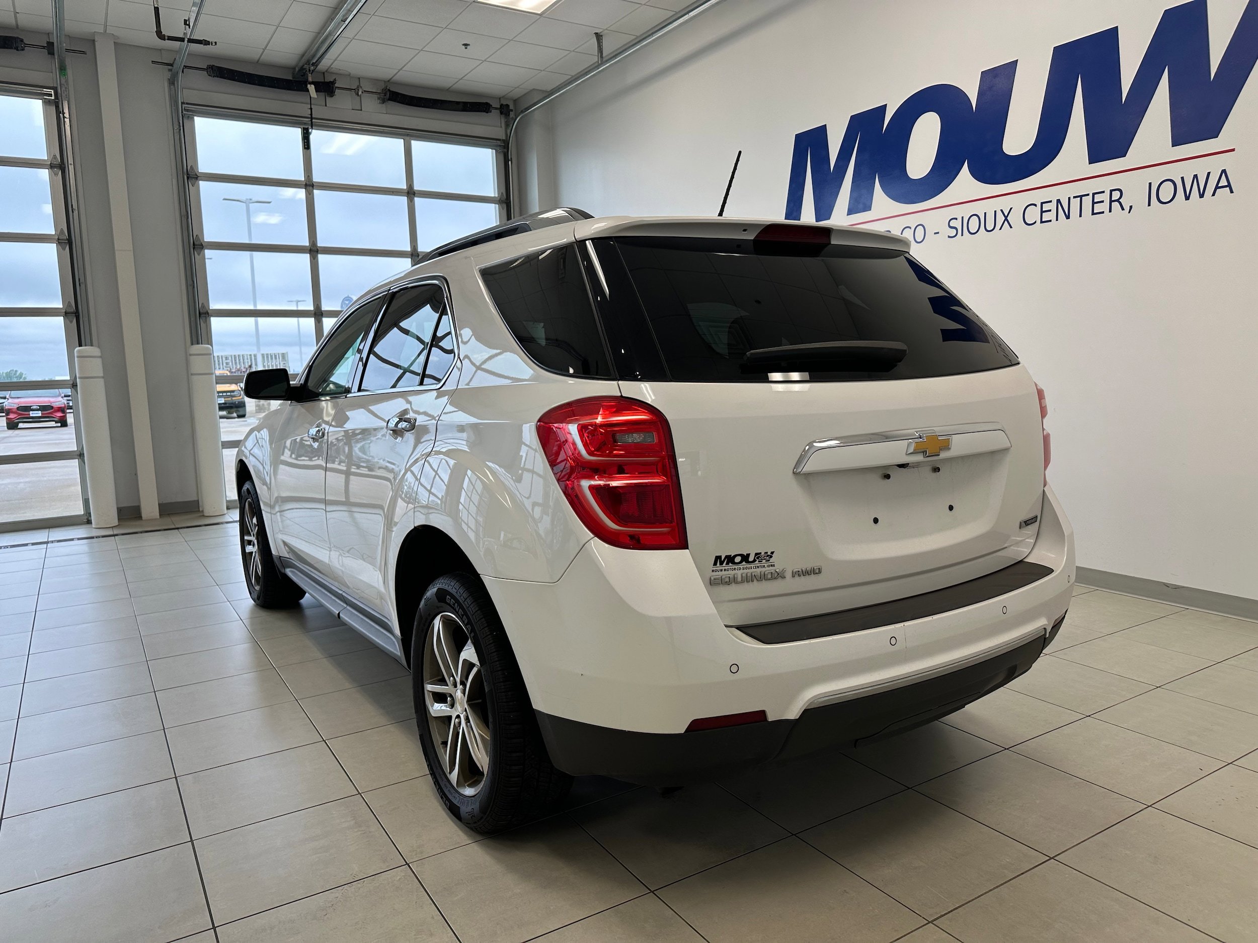 Used 2017 Chevrolet Equinox Premier w/ Enhanced Convenience Package AWD/4WD image 6
