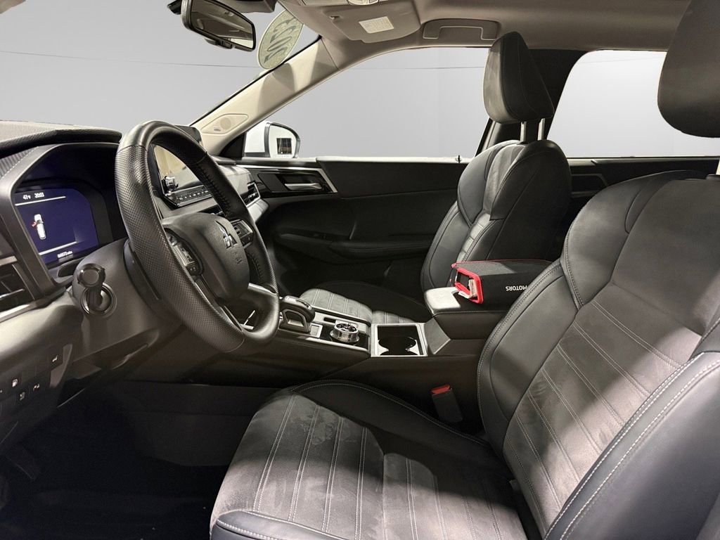 Used 2023 Mitsubishi Outlander SE image 22