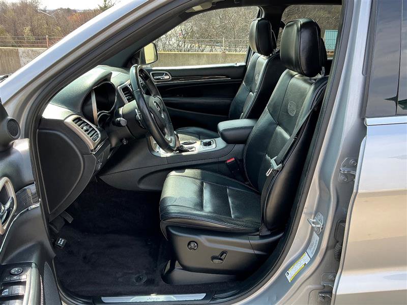 Used 2016 Jeep Grand Cherokee Overland w/ Advanced Technology Group AWD/4WD image 28
