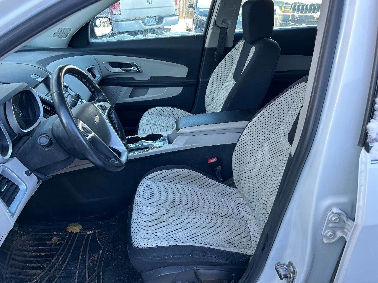 Used 2011 Chevrolet Equinox LS w/ Bluetooth Package FWD image 10