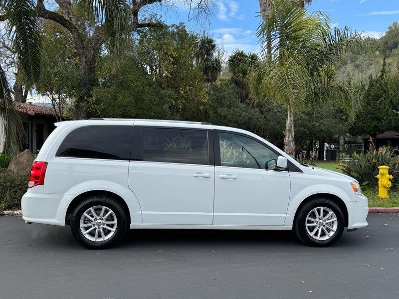 Used 2018 Dodge Grand Caravan SXT image 5