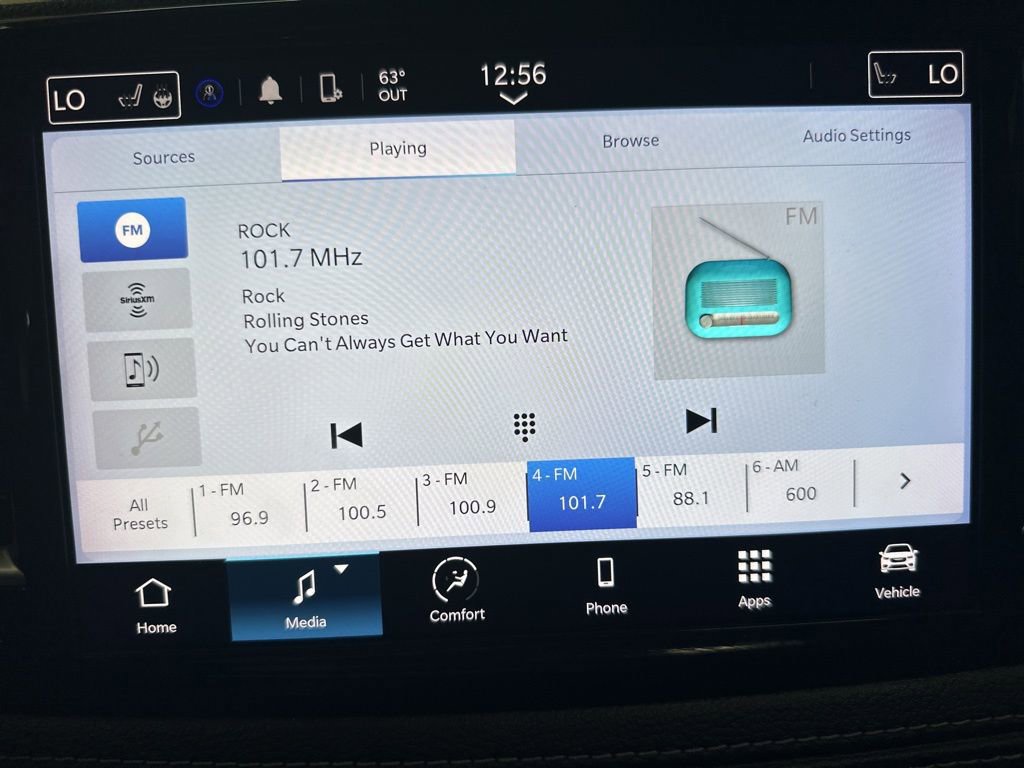 Used 2023 Chrysler Pacifica Touring-L w/ S Appearance Package image 17