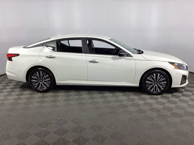 Used 2025 Nissan Altima 2.5 SV FWD image 10