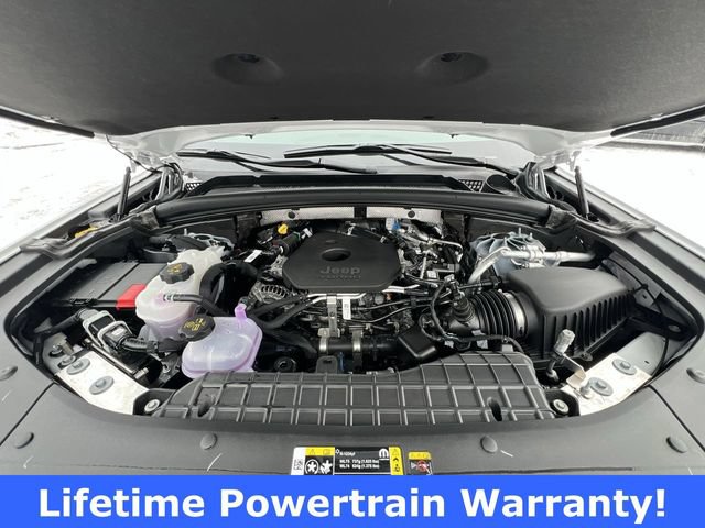 Used 2026 Jeep Grand Cherokee Altitude AWD/4WD image 13