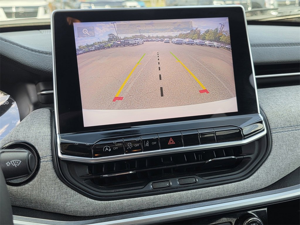 Used 2024 Jeep Compass Latitude image 10