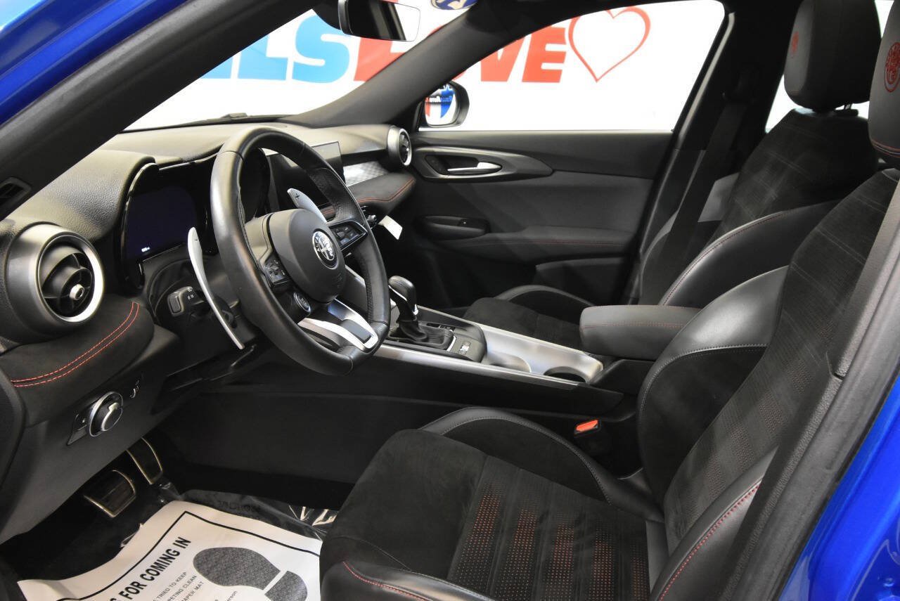 Used 2024 Alfa Romeo Tonale Veloce AWD/4WD image 12