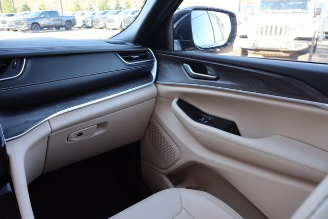Used 2023 Jeep Grand Cherokee L Limited AWD/4WD image 42