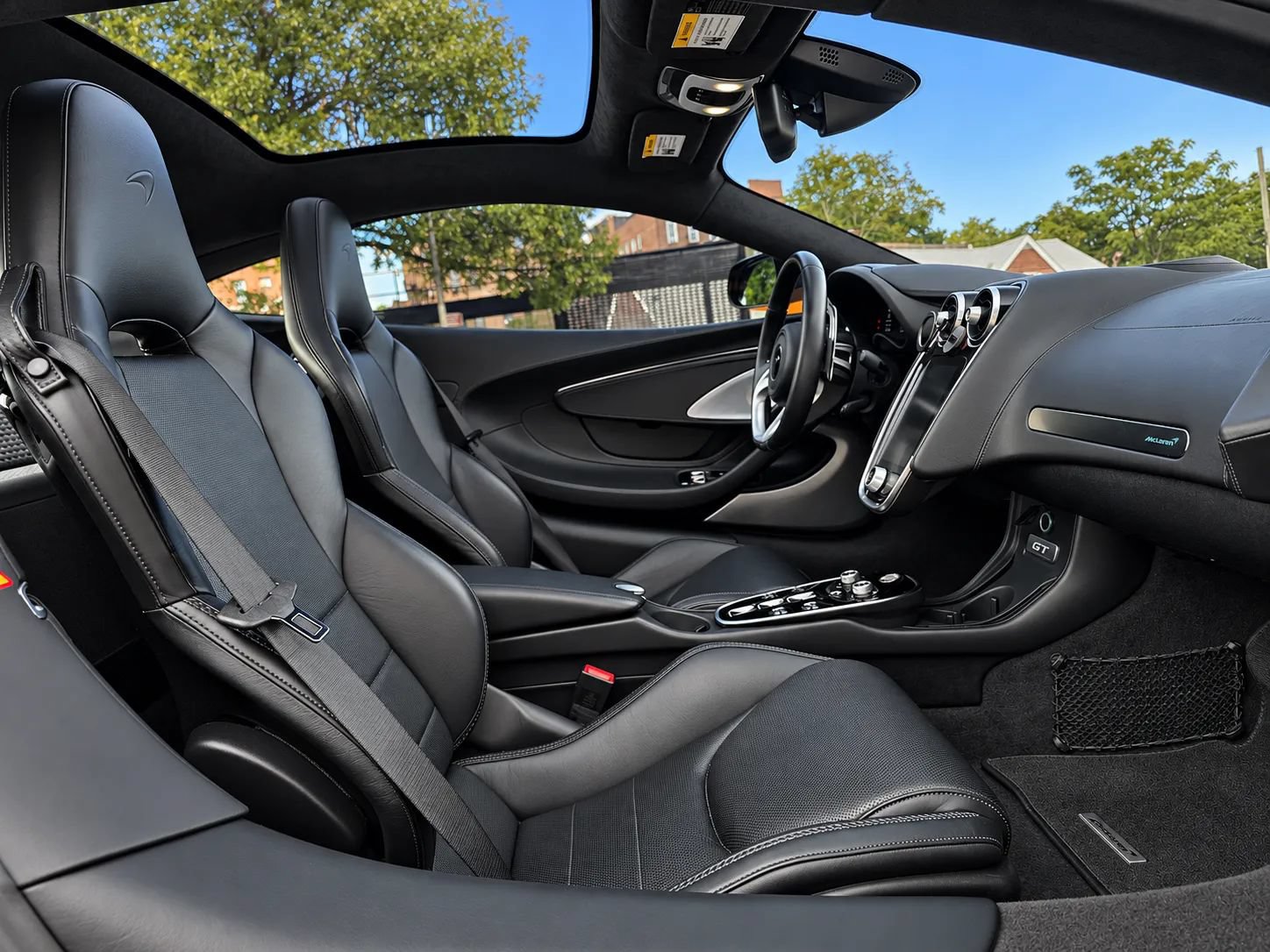 Used 2023 McLaren GT RWD image 31