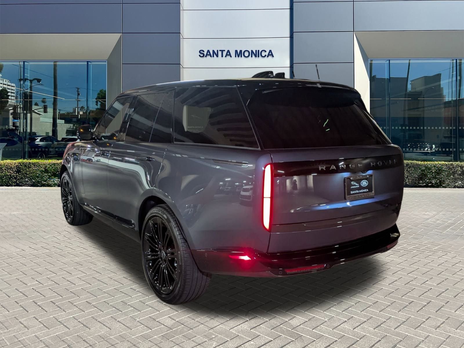 New 2025 Land Rover Range Rover SE image 9