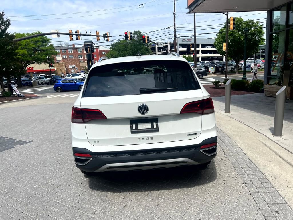 Certified 2023 Volkswagen Taos SE w/ Panoramic Sunroof Package AWD/4WD image 5