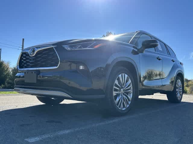 Used 2025 Toyota Highlander Platinum AWD/4WD image 19