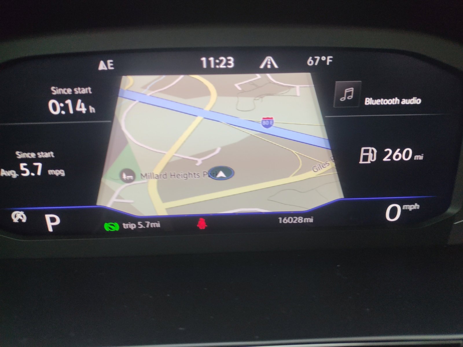 Certified 2022 Volkswagen Taos SEL w/ Panoramic Sunroof Package image 9