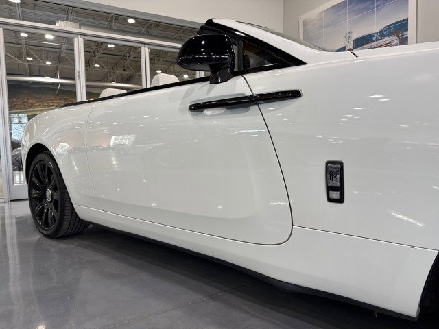 Used 2017 Rolls-Royce Dawn image 21