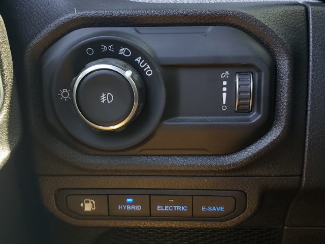 Certified 2024 Jeep Wrangler Unlimited w/ Convenience Group AWD/4WD image 32