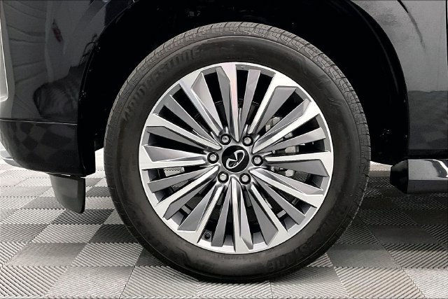 Used 2025 INFINITI QX80 Sensory AWD/4WD image 10