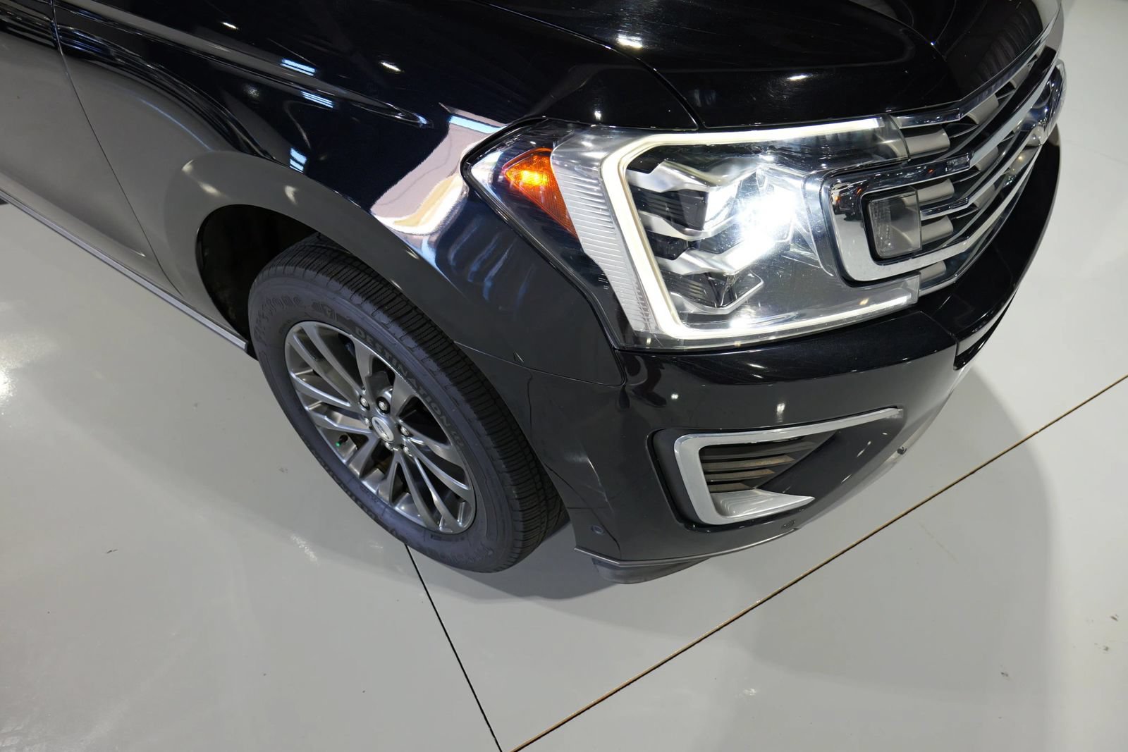Used 2021 Ford Expedition Limited AWD/4WD image 10