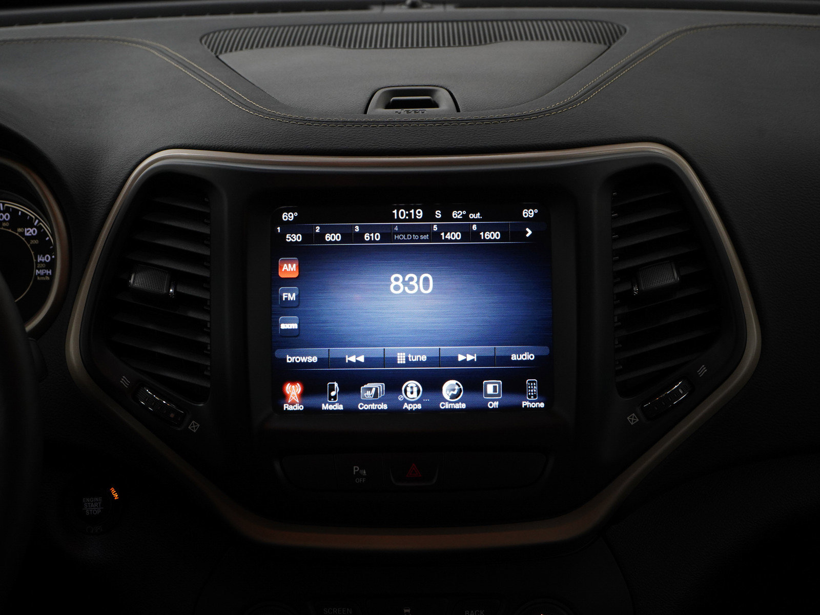 Used 2018 Jeep Cherokee Limited AWD/4WD image 15