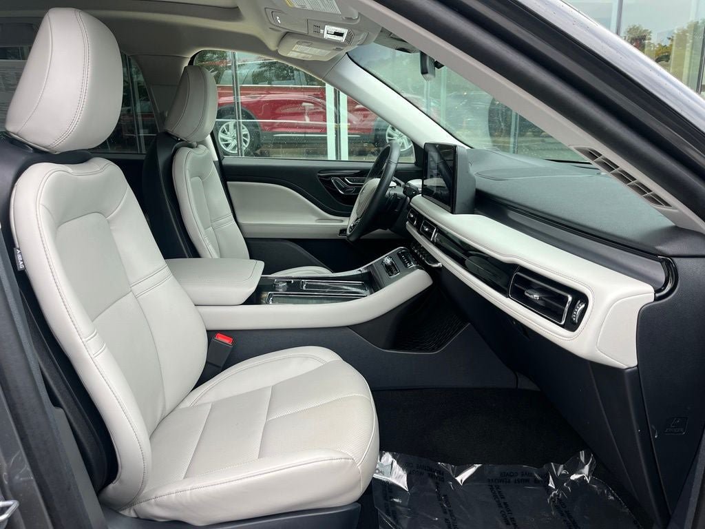 Certified 2025 Lincoln Aviator AWD image 18
