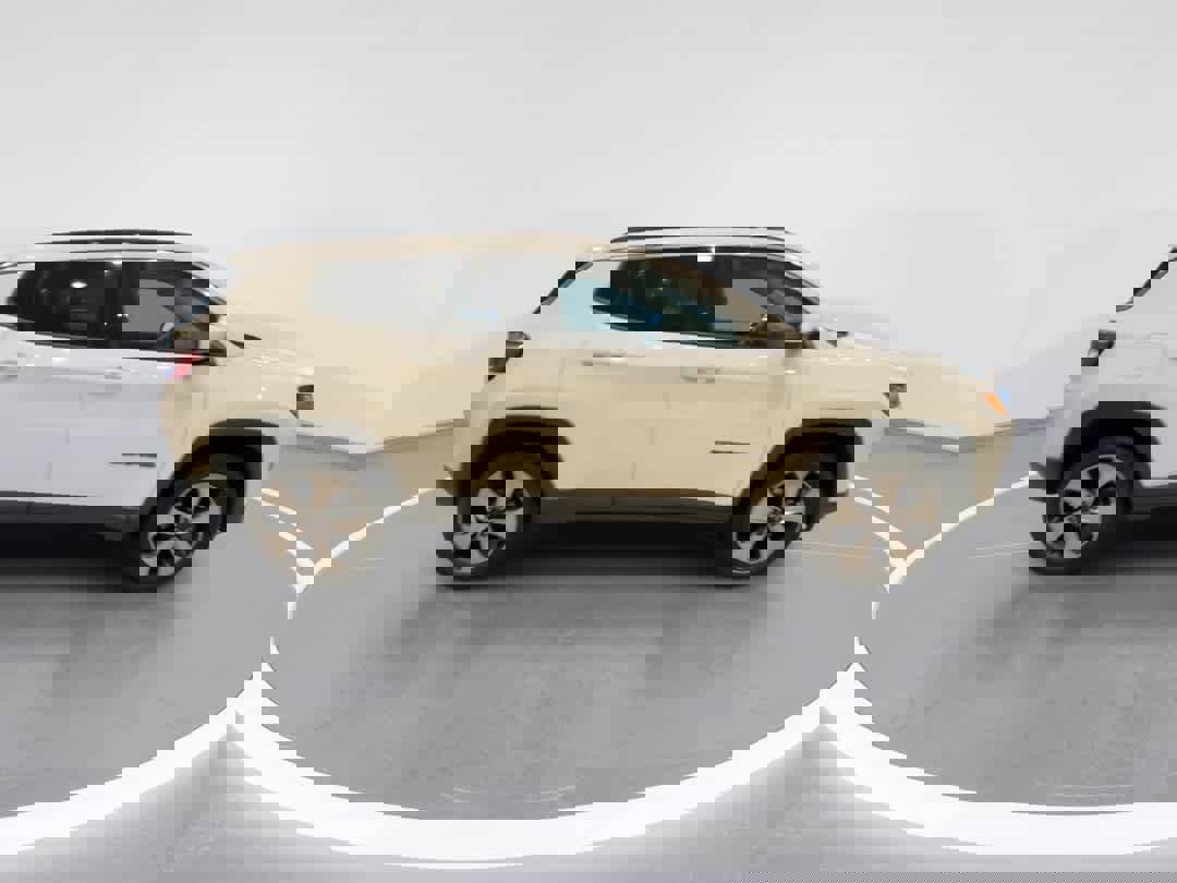 Used 2018 Jeep Compass Latitude w/ Popular Equipment Group AWD/4WD image 9