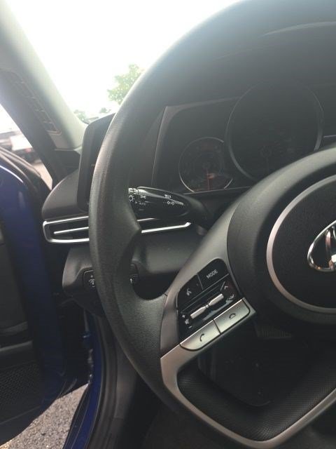 Used 2023 Hyundai Elantra SEL FWD image 9