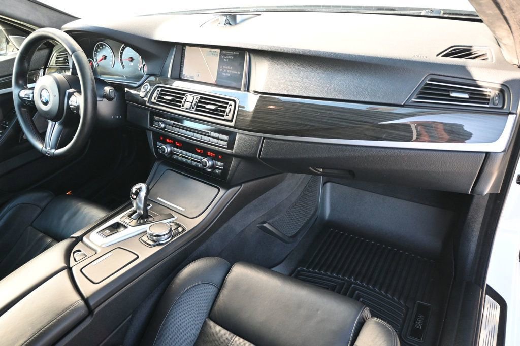 Used 2015 BMW M5 image 13