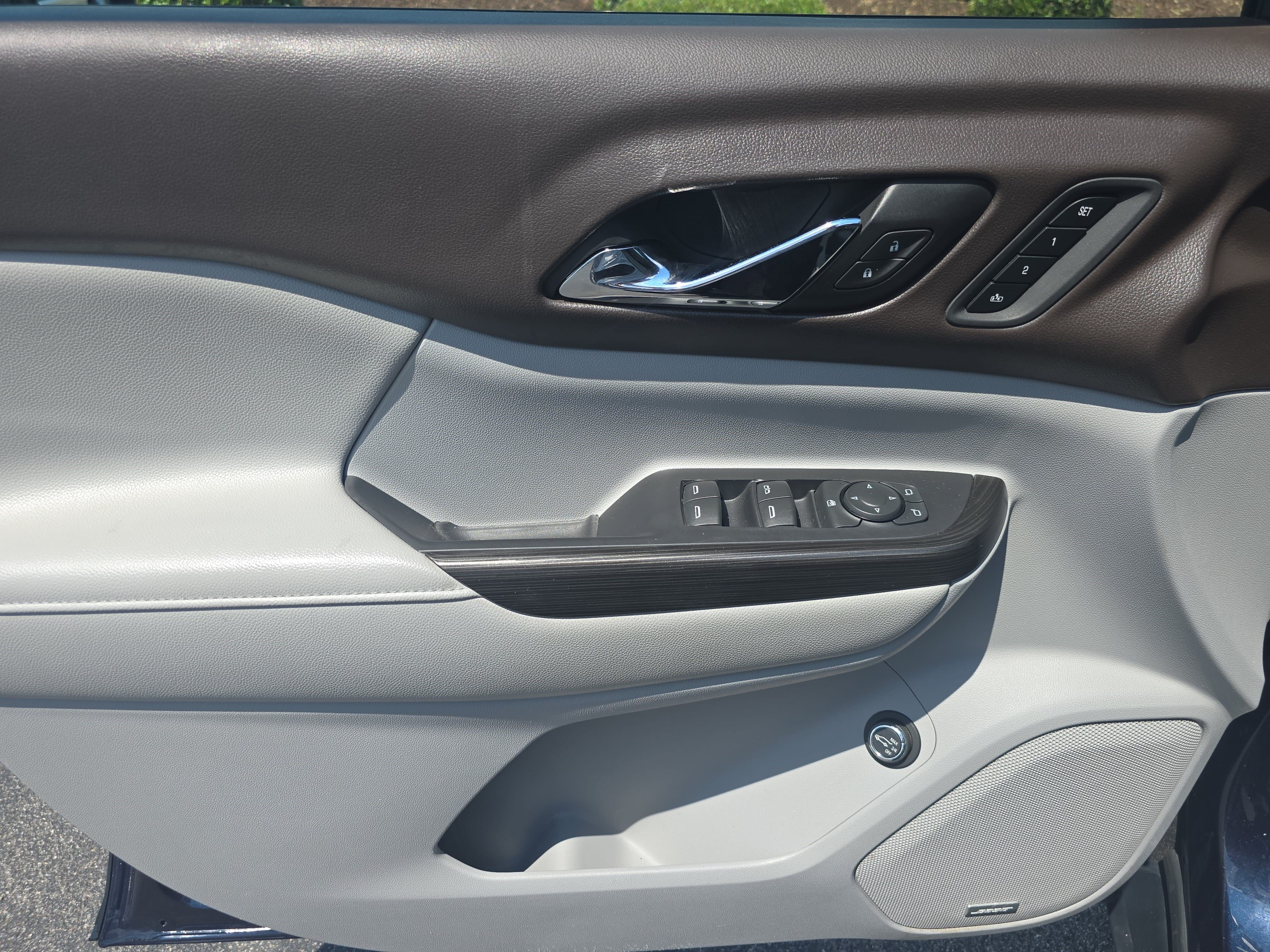 Used 2017 GMC Acadia SLT FWD image 28