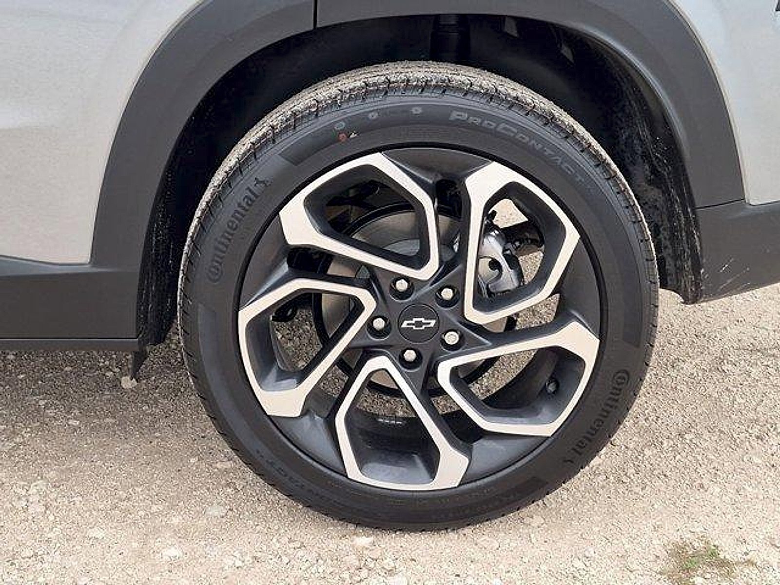 Used 2026 Chevrolet Trax RS w/ Sunroof Package FWD image 32