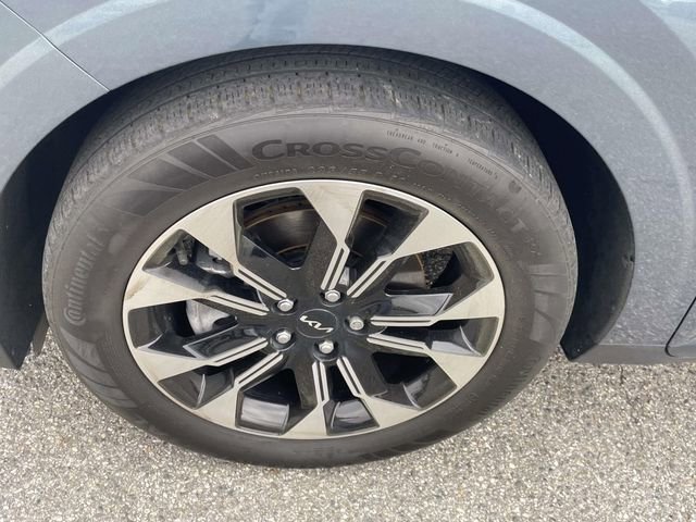 Used 2024 Kia Carnival EX image 11