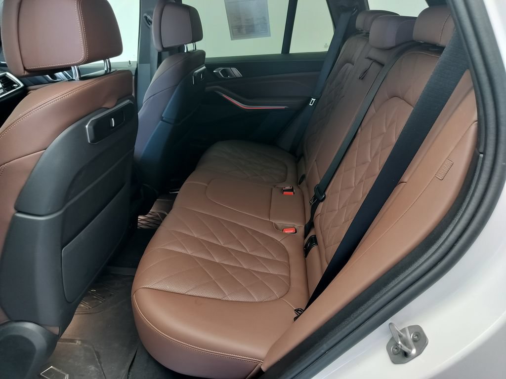 Certified 2024 BMW X5 xDrive40i w/ Premium Package AWD/4WD image 18