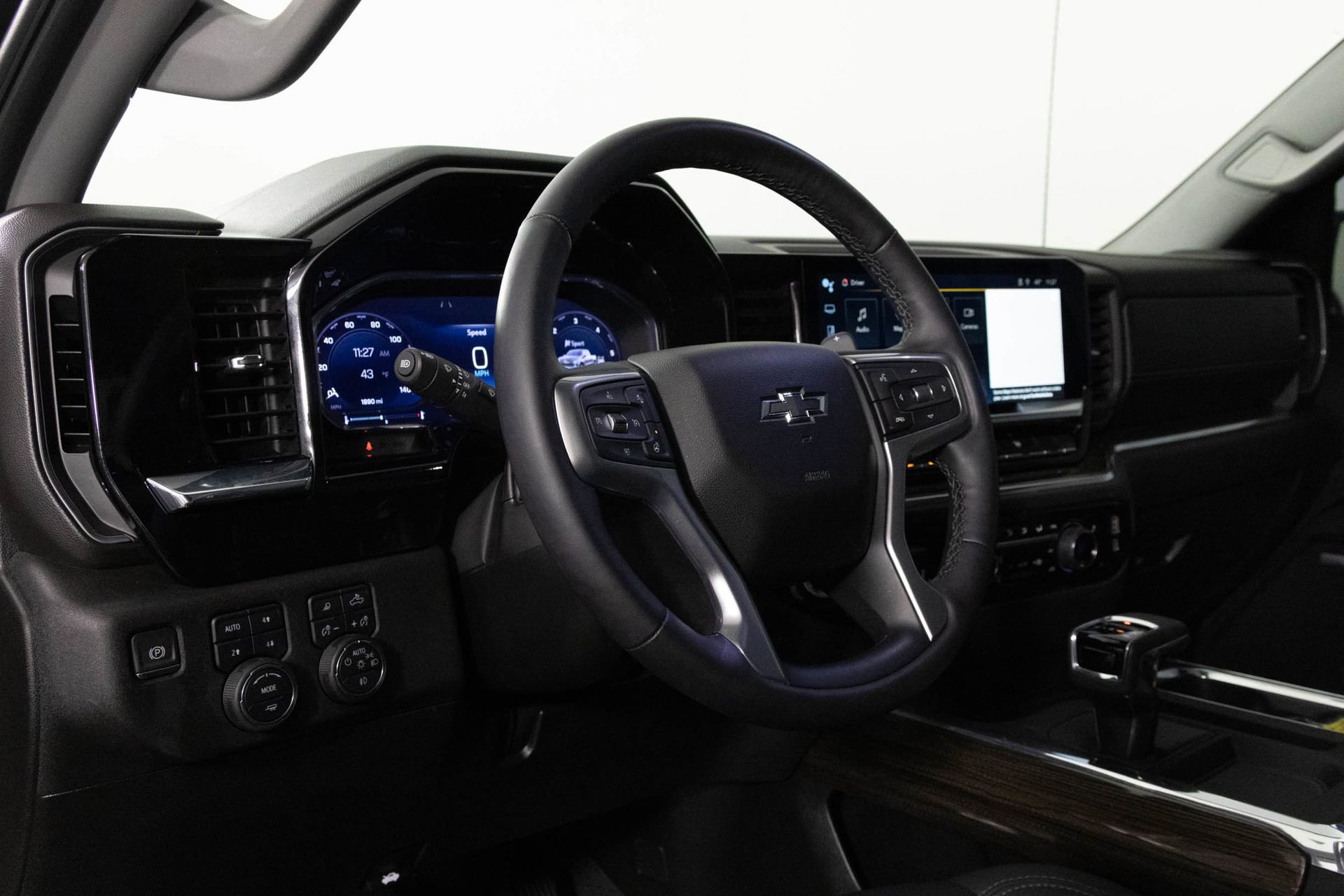 Used 2024 Chevrolet Silverado 1500 RST w/ Redline Edition AWD/4WD image 5