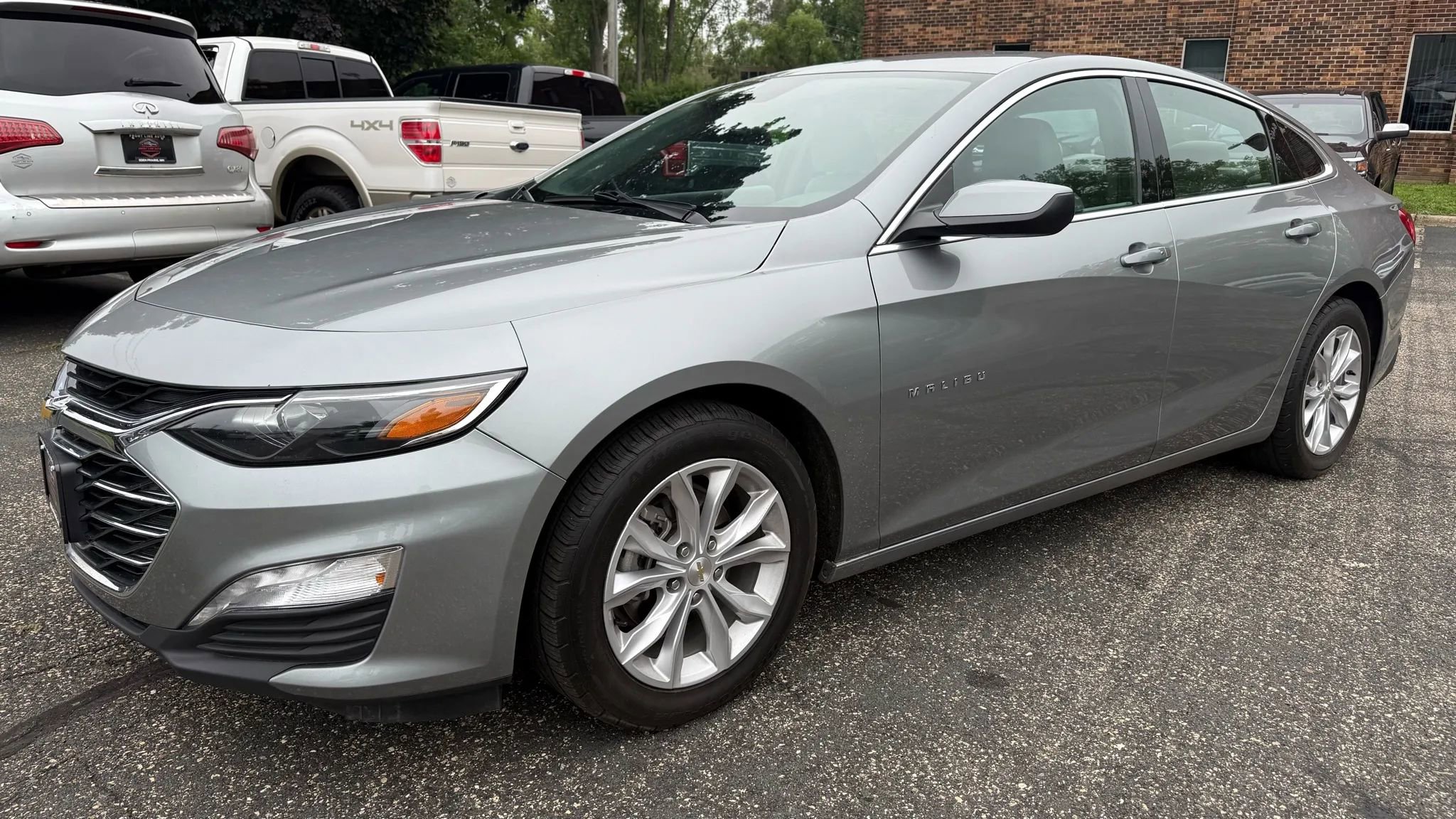 Used 2023 Chevrolet Malibu LT image 1