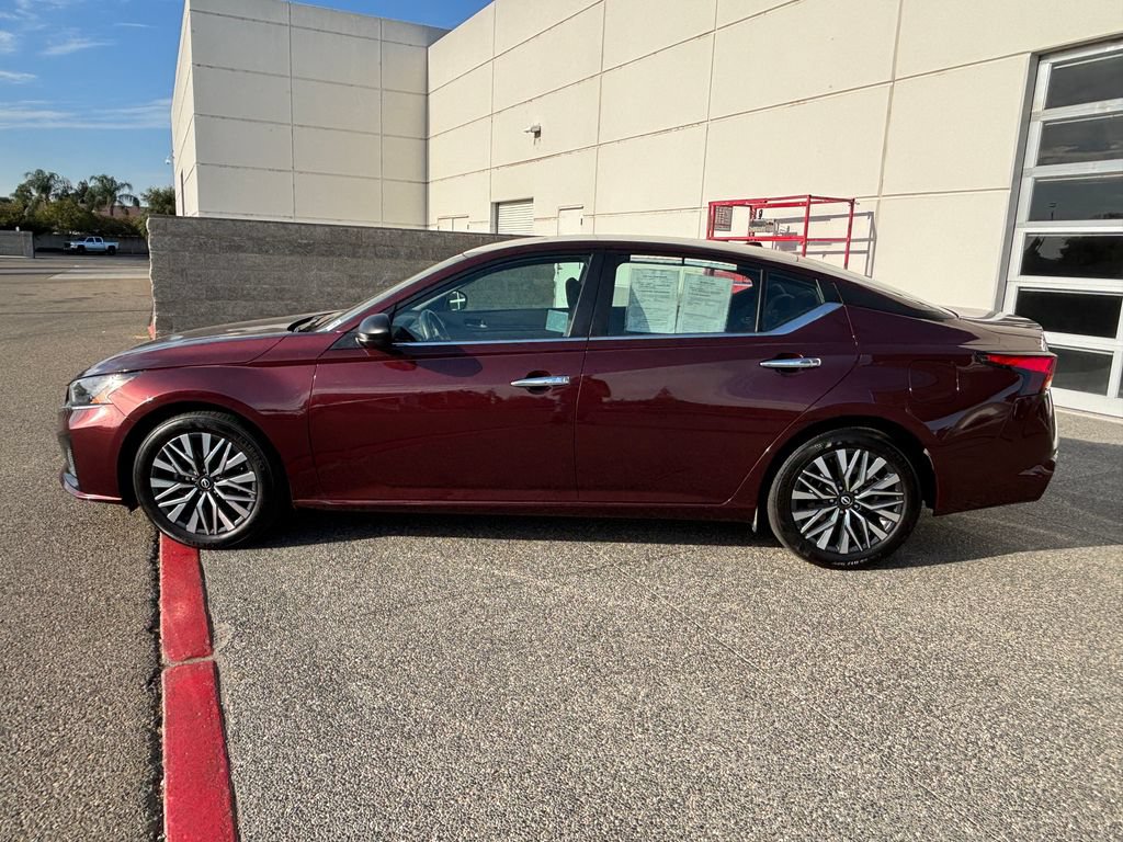 Used 2025 Nissan Altima 2.5 SV FWD image 8