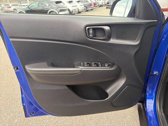 Certified 2022 Hyundai Venue Limited w/ Cargo Package image 13