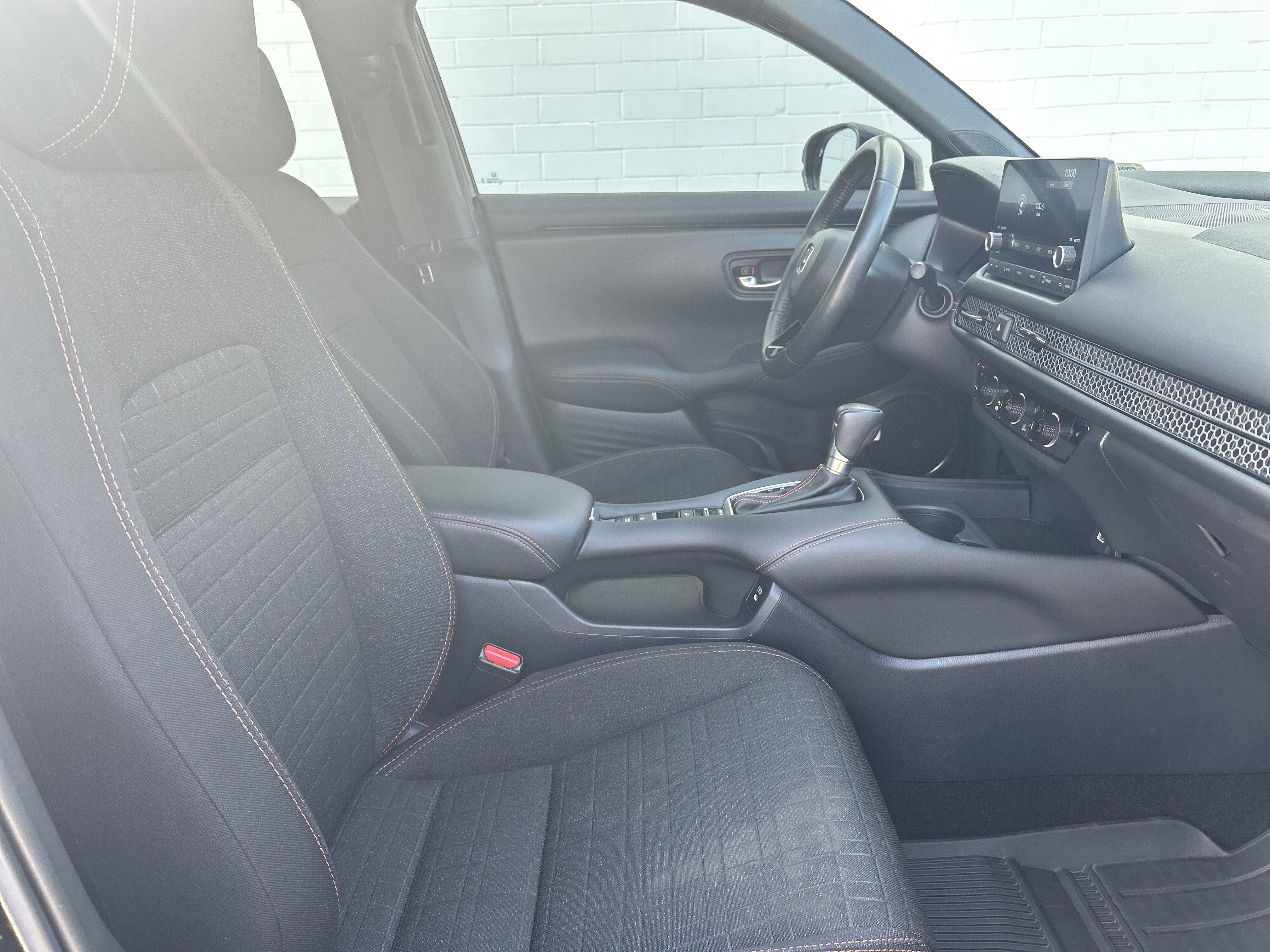 Certified 2025 Honda HR-V Sport image 31