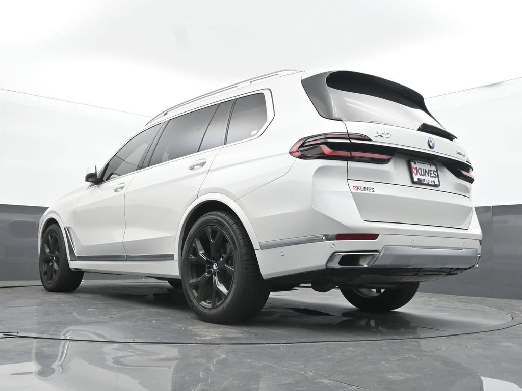 Used 2023 BMW X7 xDrive40i AWD/4WD image 45