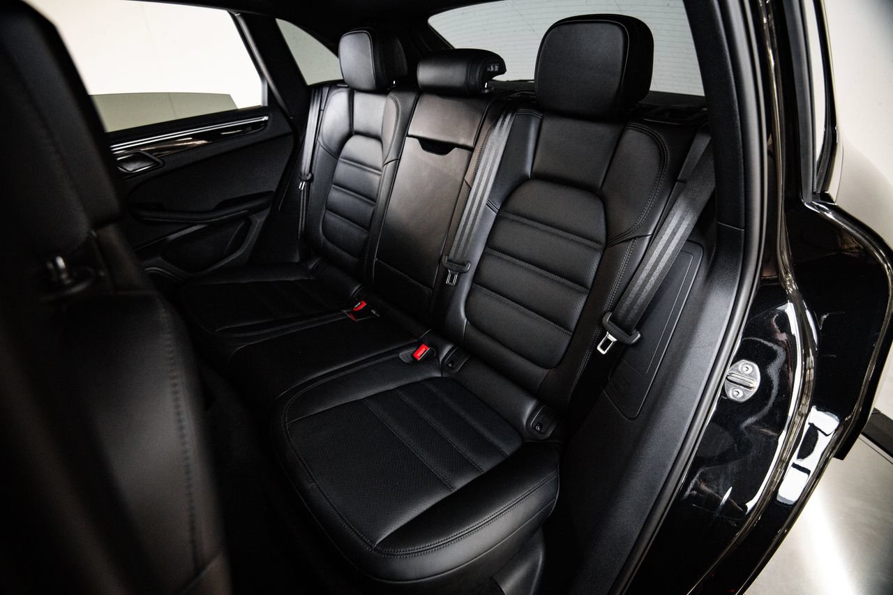 Certified 2023 Porsche Macan Turbo AWD/4WD image 24