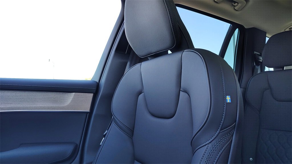 New 2026 Volvo XC90 B6 Plus w/ Protection Package Premier image 24