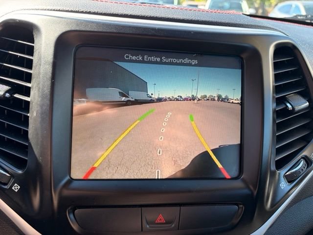 Used 2017 Jeep Cherokee Trailhawk w/ Comfort/Convenience Group AWD/4WD image 4