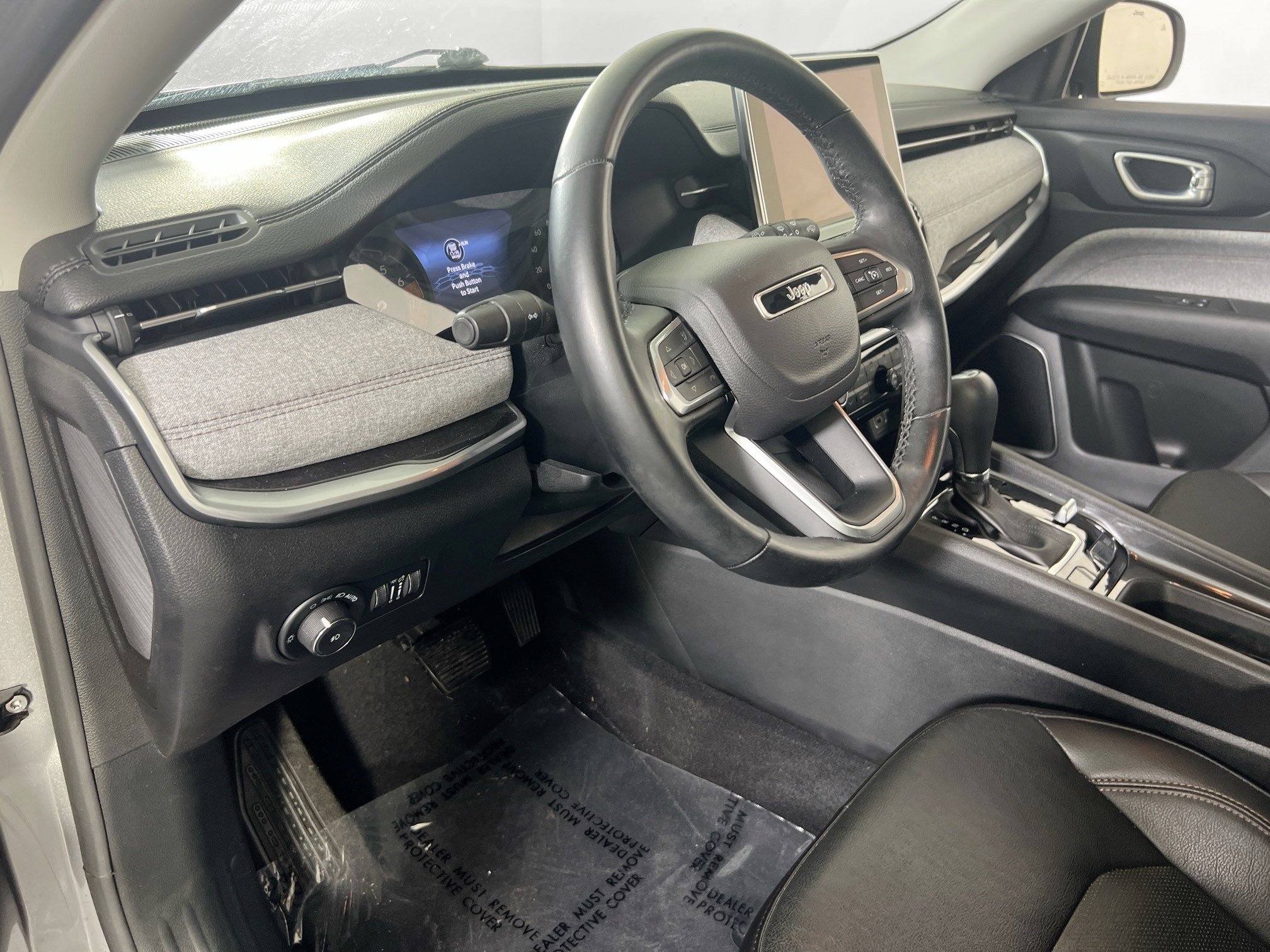 Used 2022 Jeep Compass Latitude w/ Sun and Sound Group AWD/4WD image 9